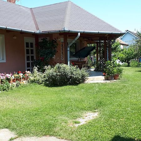 Németh Apartmanház Balatongyörök Exterior foto